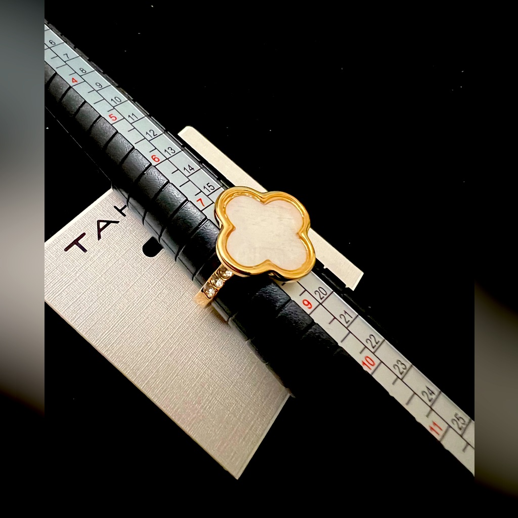 Tahari - Size 8 Ring 35$